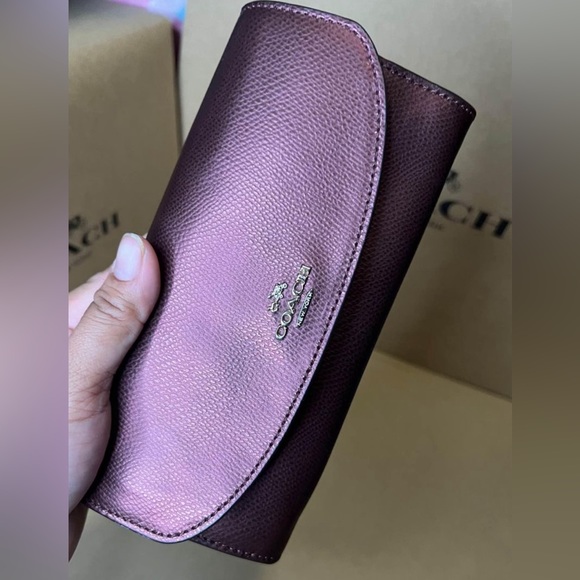 *RARE* COACH Metallic Cherry Bramble Rose Crossgrain Leather
Envelope Wallet Nwt - Picture 5 of 14
